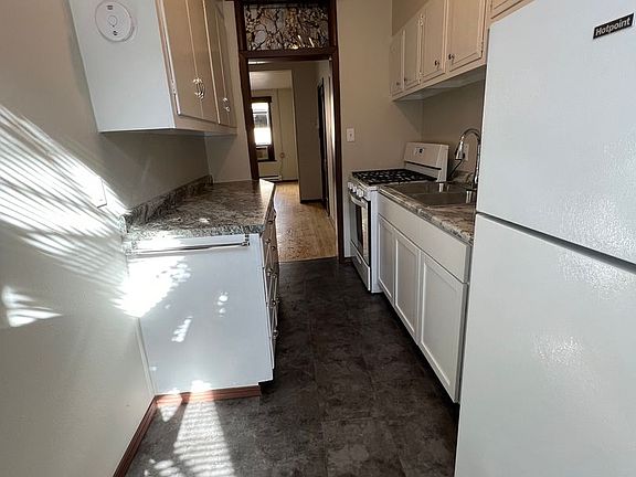 5th image of 422 2nd Ave N #58