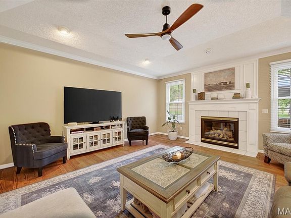 3rd image of 1640 Indian Creek Dr