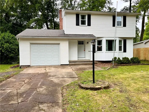 4289 Maureen Dr, Youngstown, OH 44511