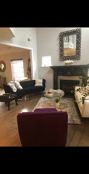 8912 Lyman Ln — Photo 2