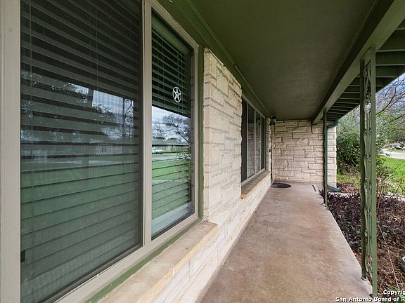4th image of 327 BEVERLY DR