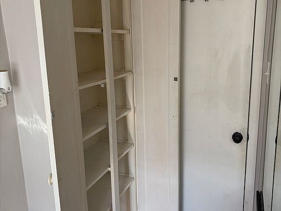 5th image of 2027 Chestnut St