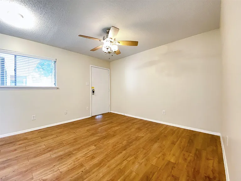 2800 Swisher St #116 — Photo 3