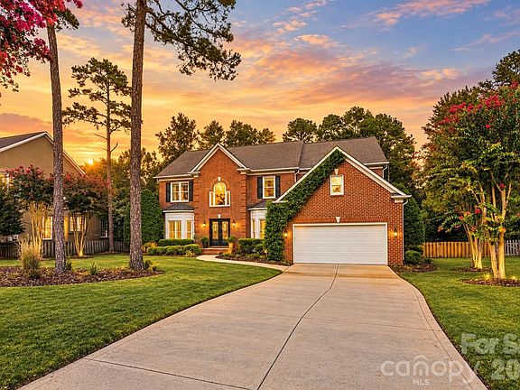 2nd image of 7337 Versailles Ln