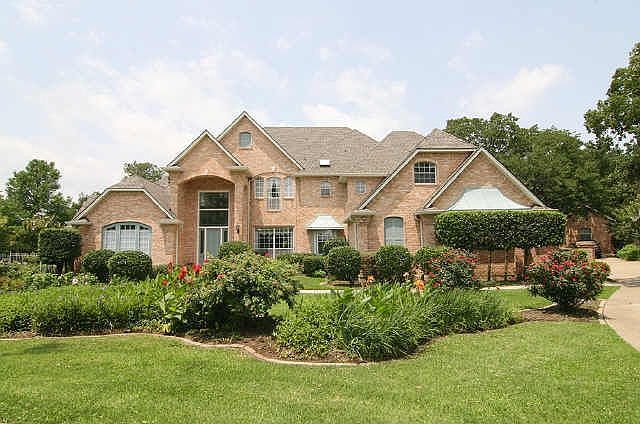 1st image of 290 Lake Trail Ct