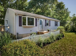 13 Droy Cir, Easthampton, MA 01027