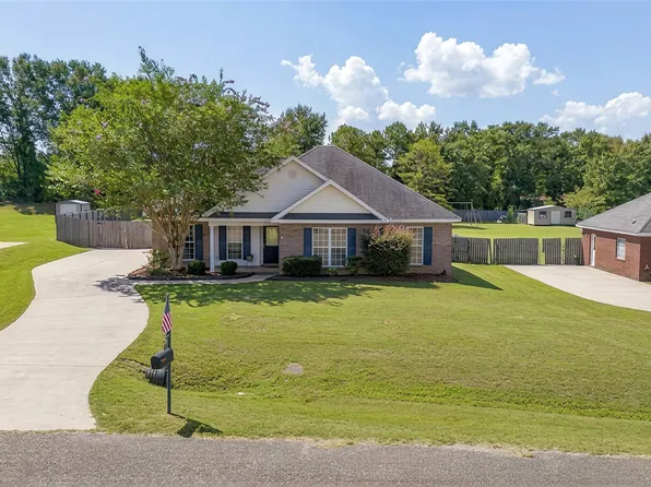 588 River Birch Dr, Prattville, AL 36067