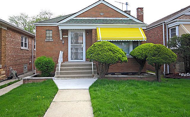 1st image of 8833 S Crandon Ave