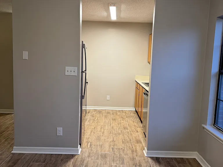 200 Prince Dr #1 — Photo 3
