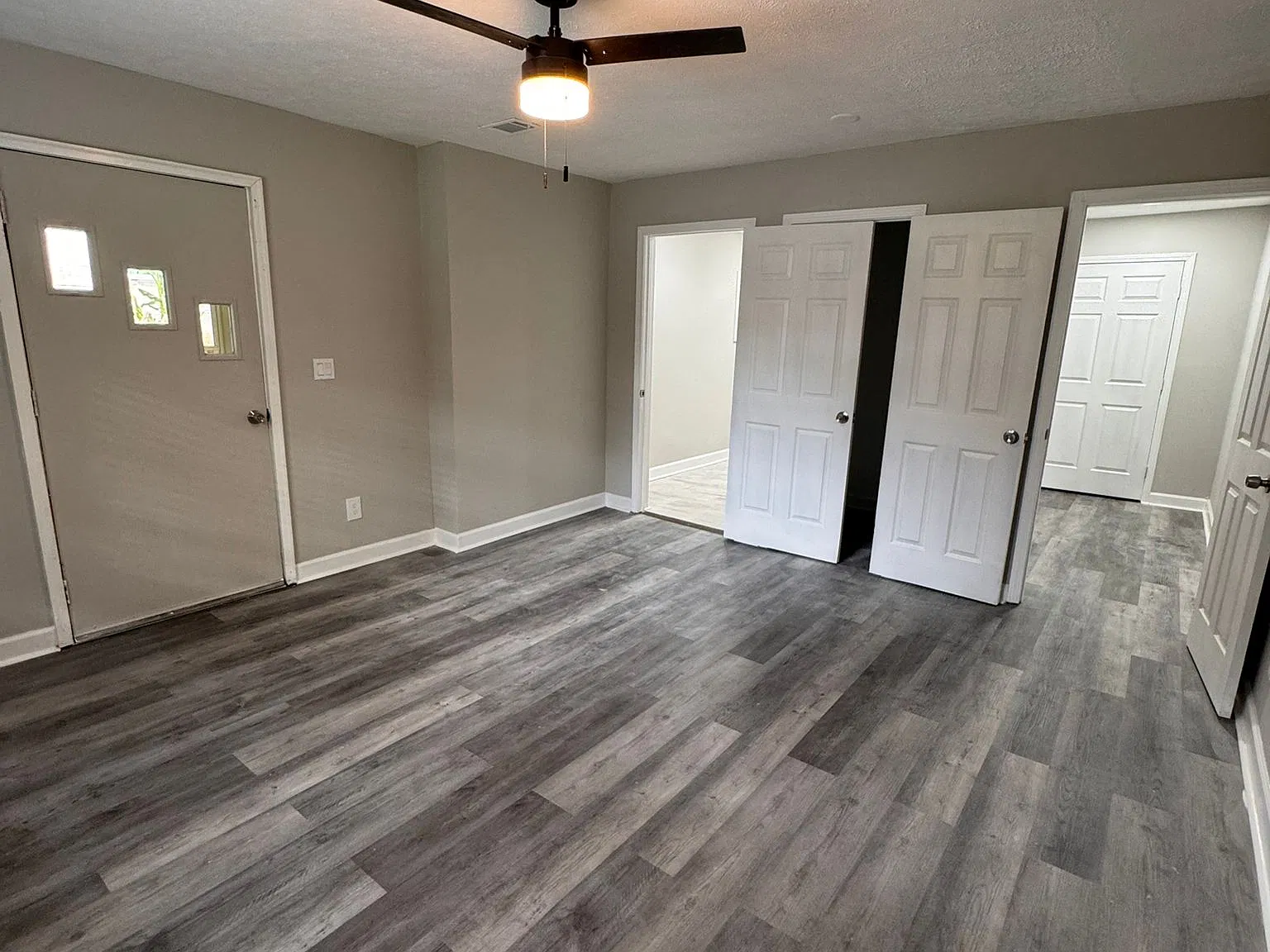 4 bed, 1345 sqft, $2,699 — Photo 4