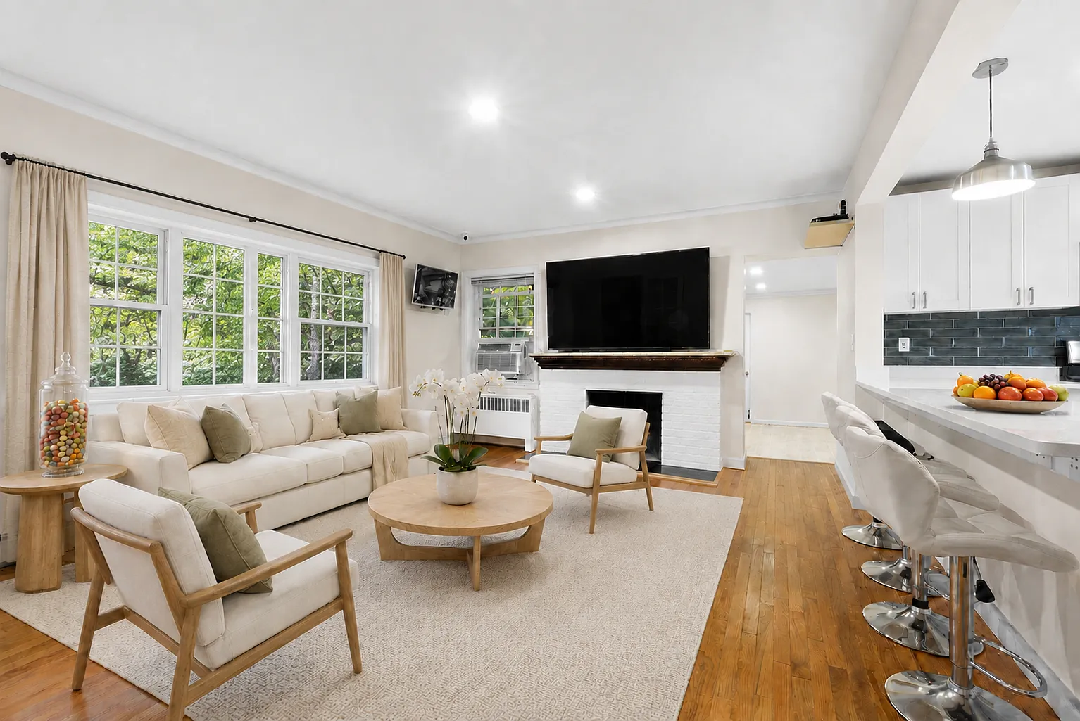 4 bed, 1785 sqft, $4,700 — Photo 1