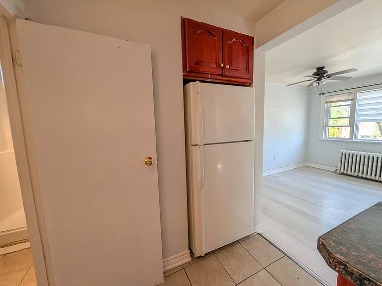 50 Welland Ave #4 — Photo 7