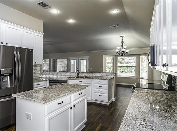 5th image of 9512 Grandview Dr