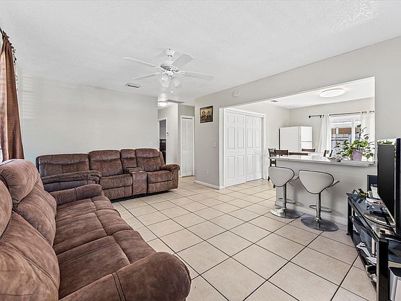 2nd image of 1012 Green Street