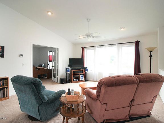 4th image of 1502 Tillingsdale Dr