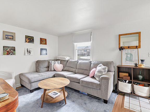 3rd image of 221 Meadows End Road