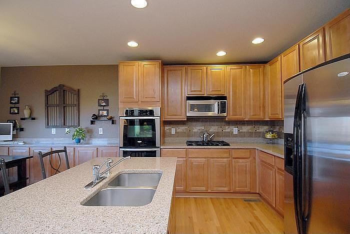 Kitchen with Granite, tall Cabs