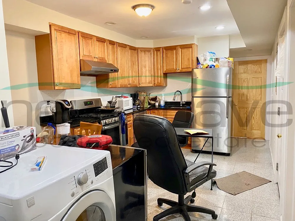 4 bed, 999 sqft, $6,000 — Photo 3