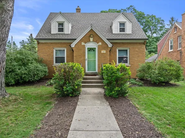 2380 N 115th STREET, Wauwatosa, WI 53226