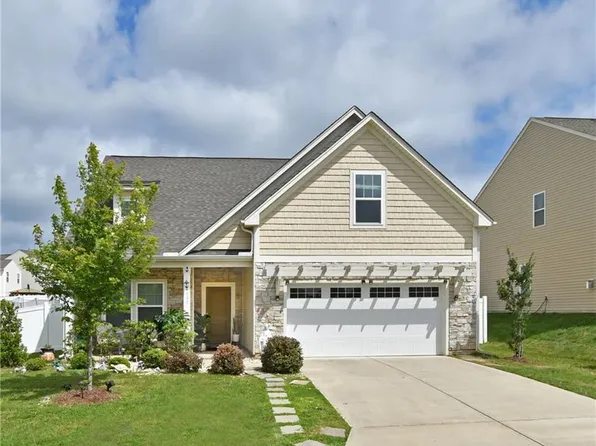 4137 Lytham Ln, Pfafftown, NC 27040