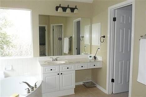4th image of 10801 Beachmont Ln