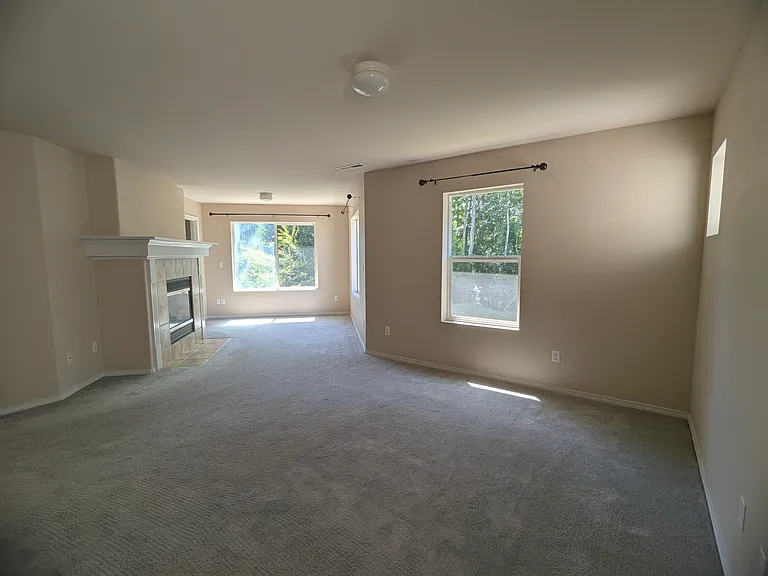 38 Dr SE — Photo 9