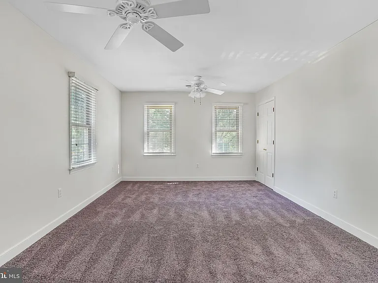 629 Lancaster St — Photo 28