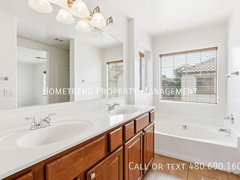 3855 E Santa Fe Ln — Photo 12