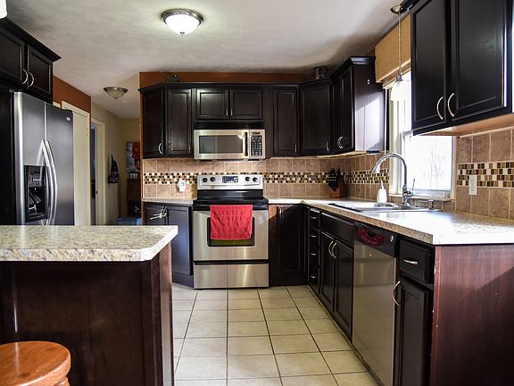 5th image of 905 Jackson Dr