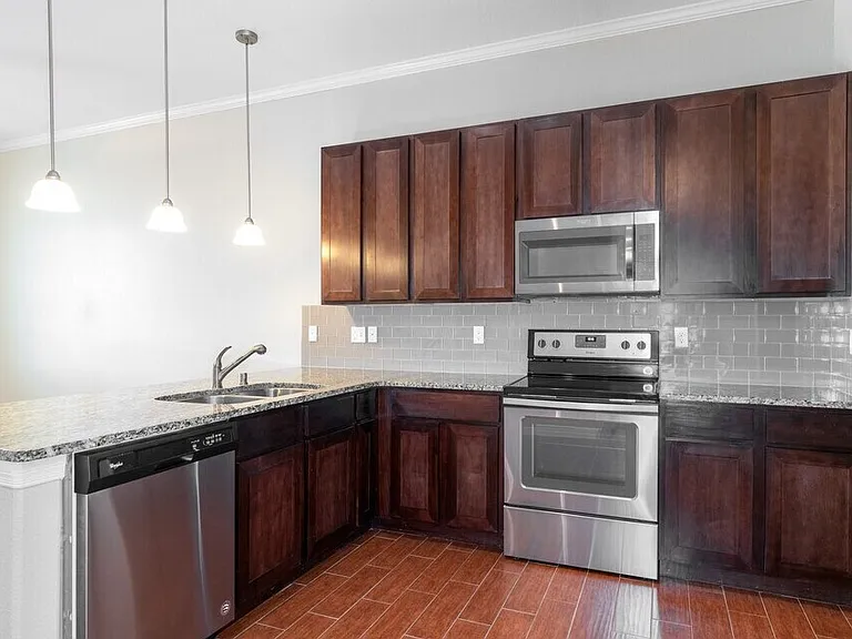Bella Estancias Apartment Homes — Photo 38