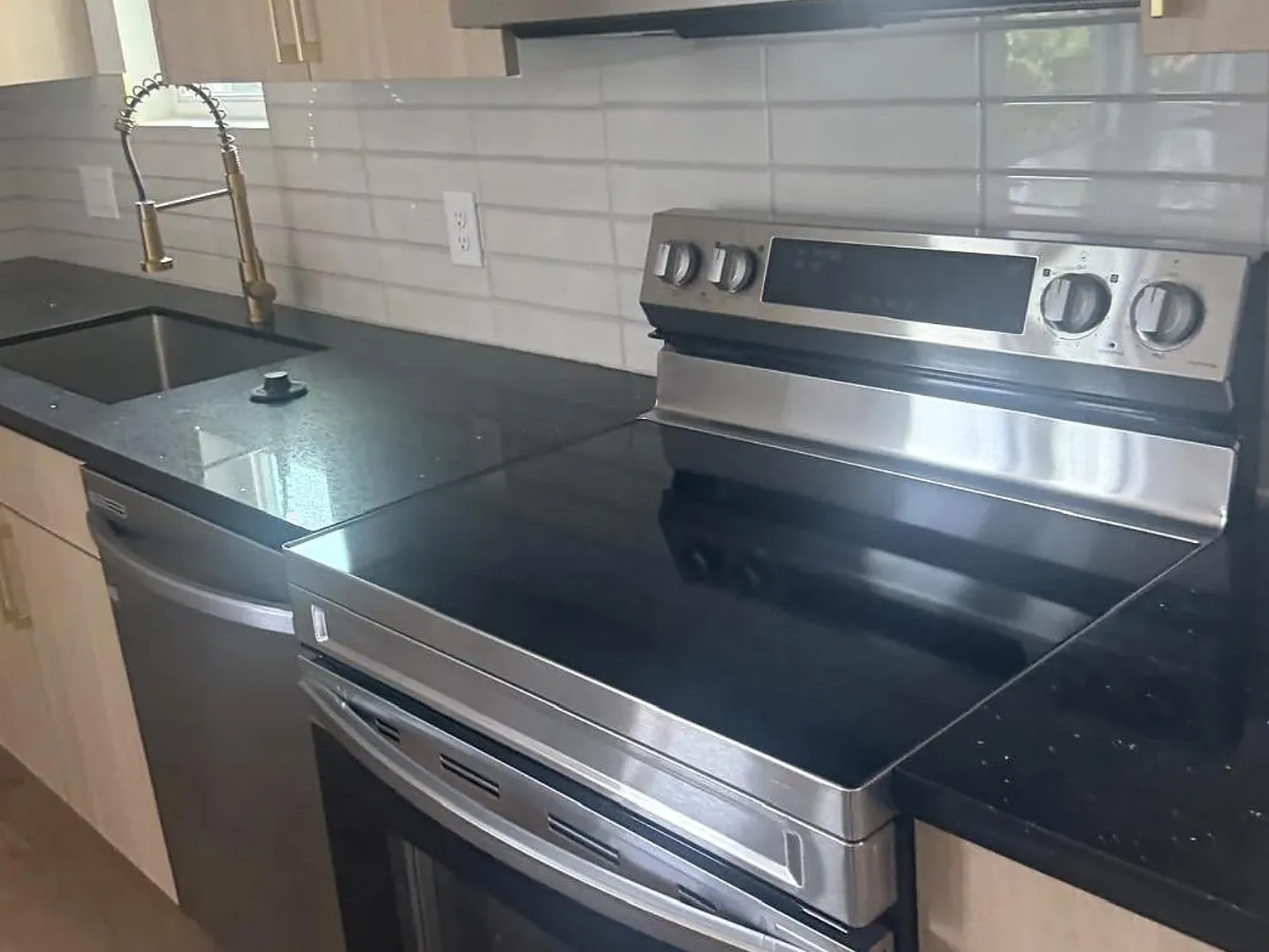 4 bed, 3.5 bath, 2500 sqft, $728 — Photo 4