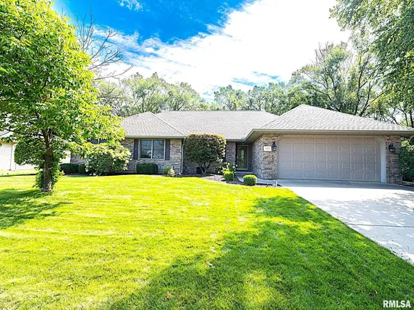 1904 Dane Kelsey Dr, Pekin, IL 61554