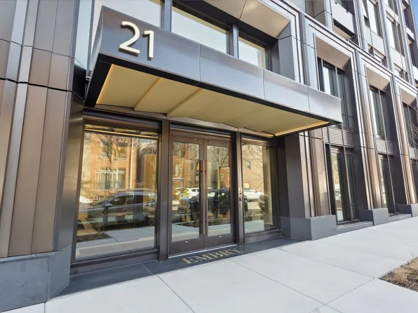 21 N May St #704, Chicago, IL 60607