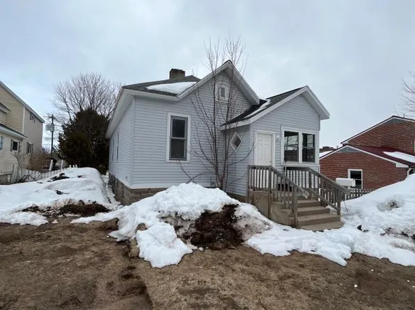 112 & 112-1/2 W Jewell St, Munising, MI 49862