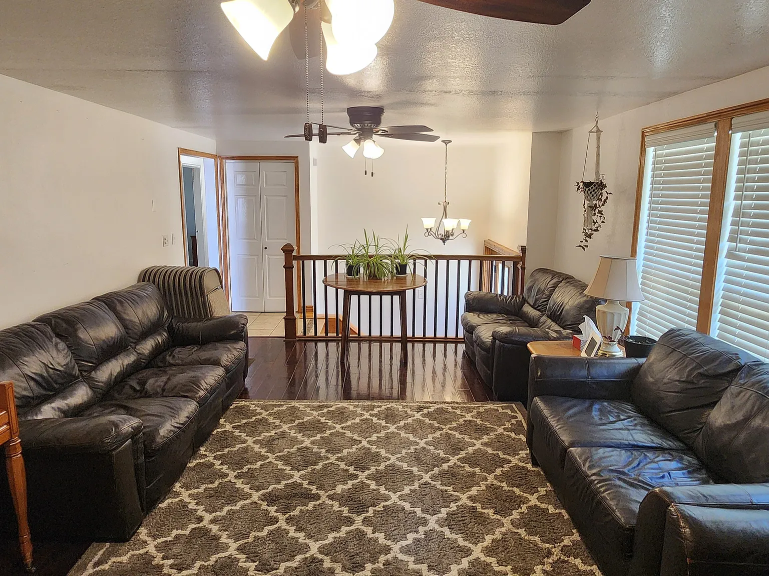 6 bed, 3272 sqft, $2,600 — Photo 4