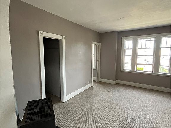 4th image of 444 Schiller St