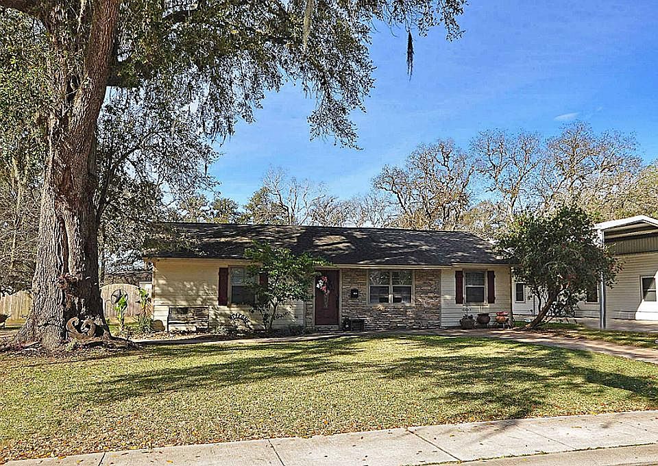 1st image of 327 Oak Dr