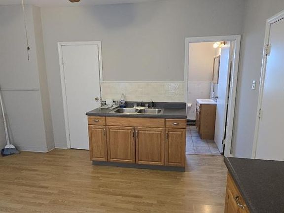 4th image of 69 Shanley St