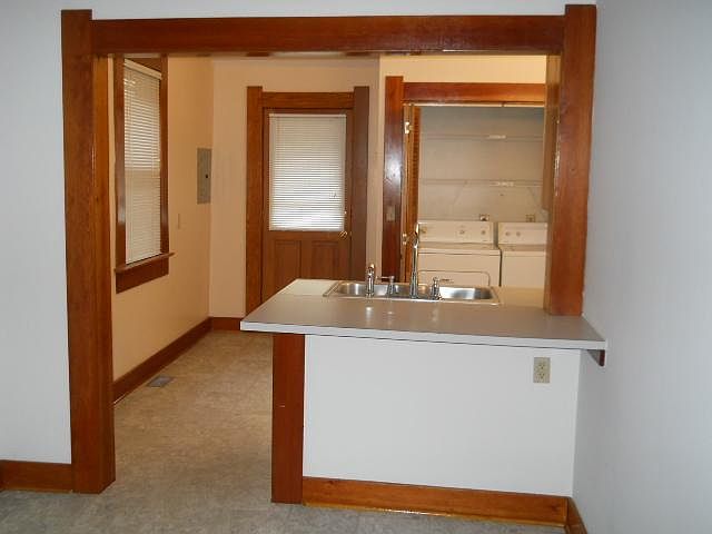 1st image of 930 N Highland Ave