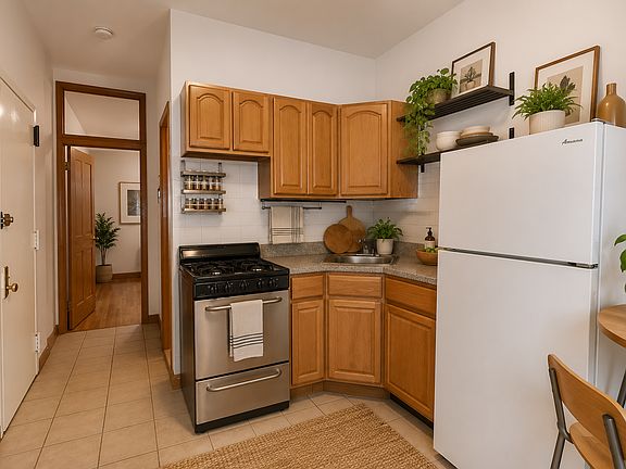 3rd image of 246 N 5th St APT 1R