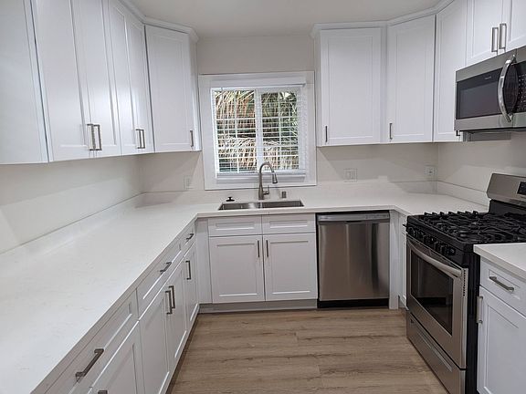 3rd image of 10813 Larch Ave #10817