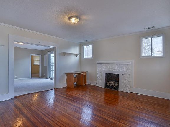 5th image of 308 E Chestnut St