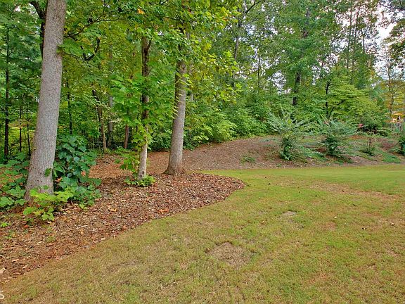 4th image of 65 Retreat Dr
