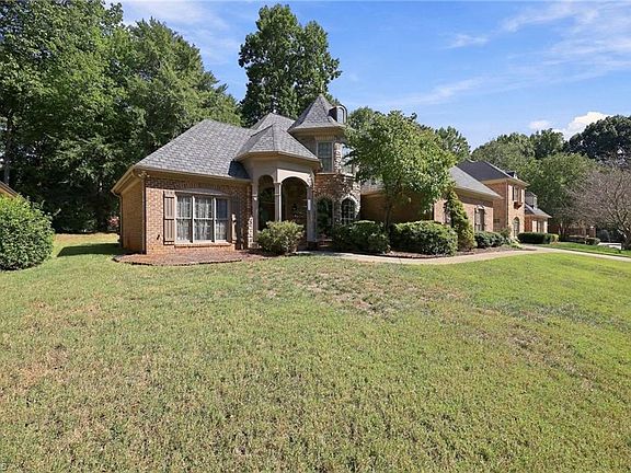 3rd image of 355 Brookton Dr