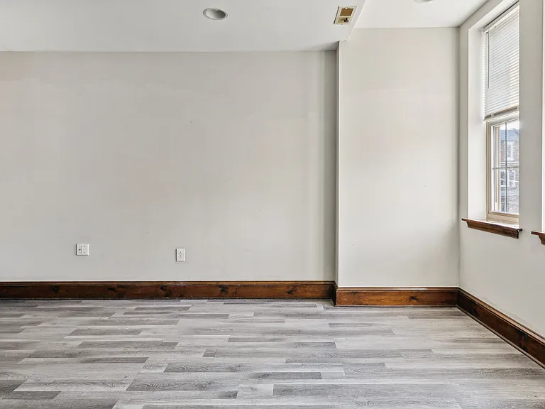 5101-21 Walnut St #27 — Photo 14
