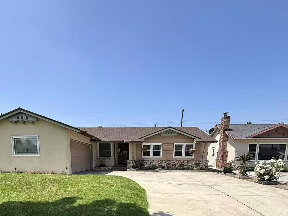 1st image of 1034 W Oakdale St