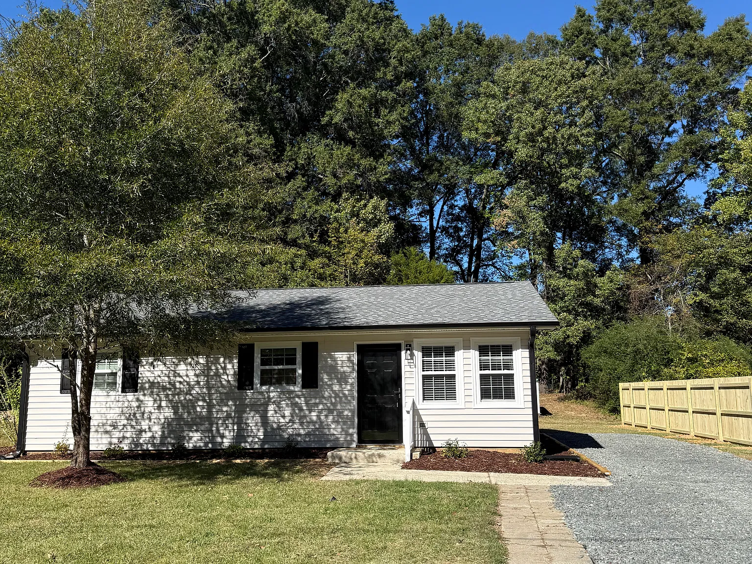 3 bed, 1068 sqft, $1,800 — Photo 2