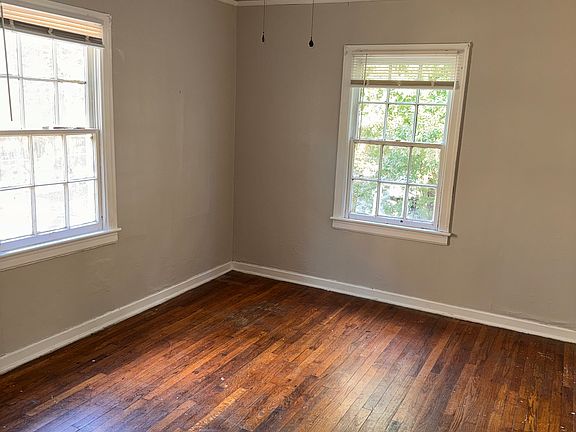 4th image of 105 S Nash St