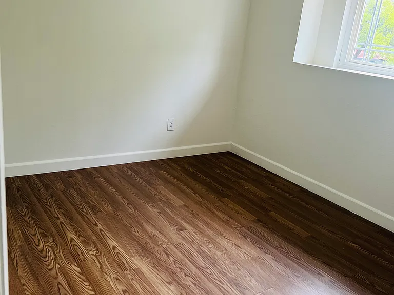 744 W Montrose St — Photo 11