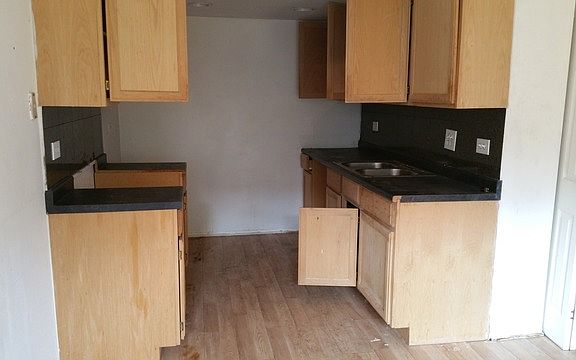 2nd image of 1755 E Canterbury Trl